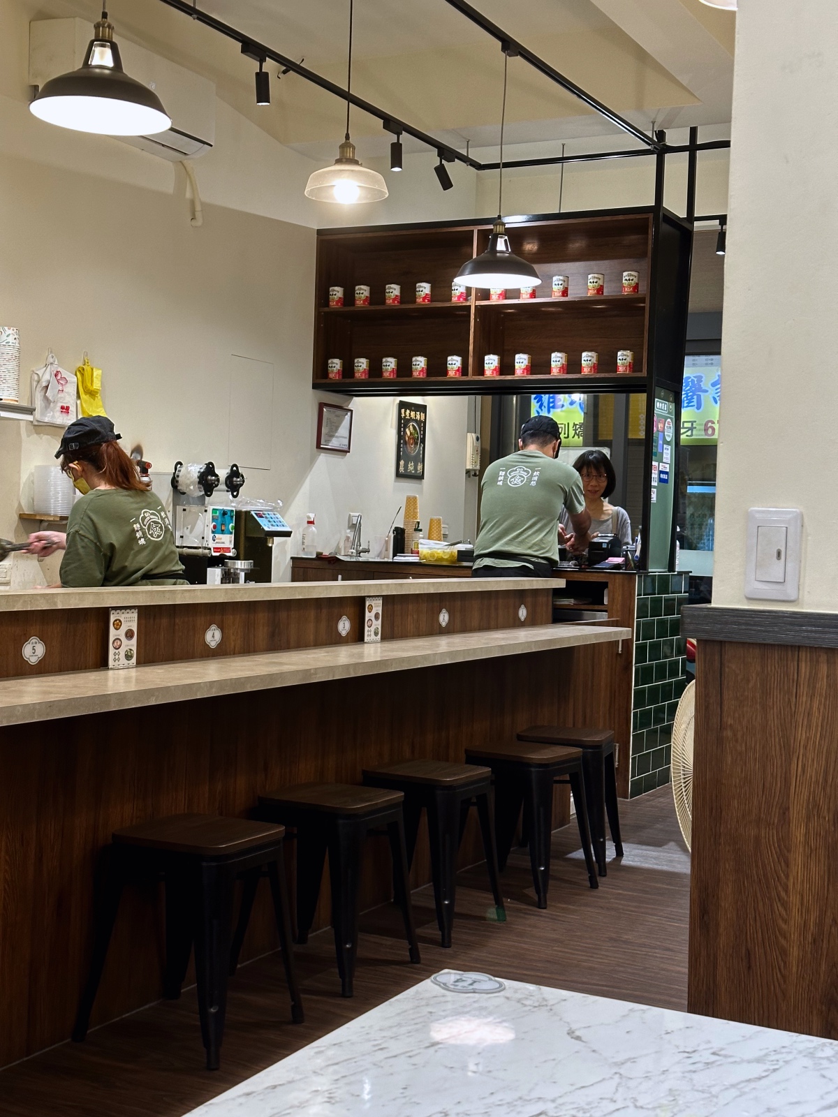 港島主麵-頭份店 店內氛圍