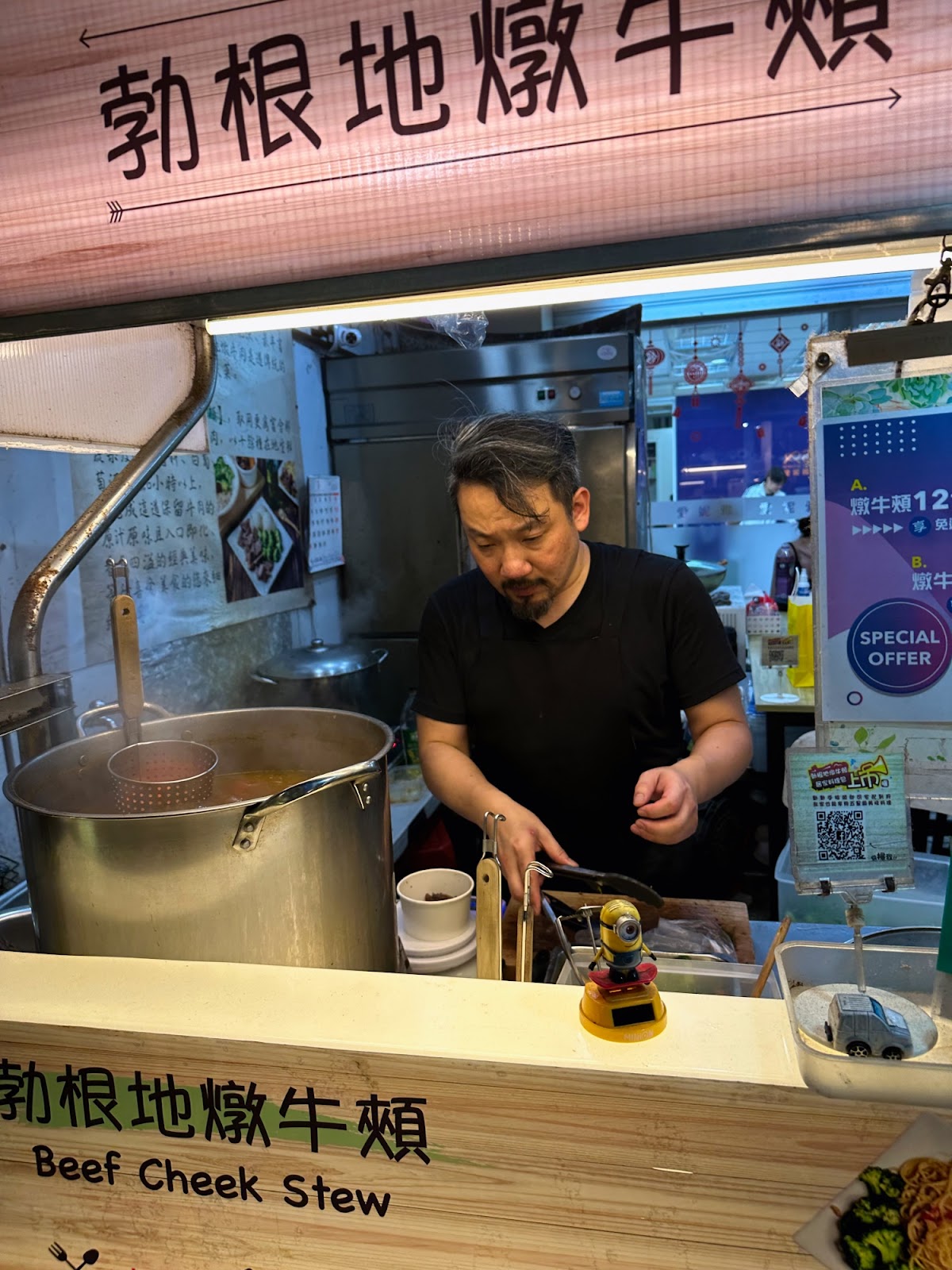 勃根地燉牛頰 帥氣的老闆