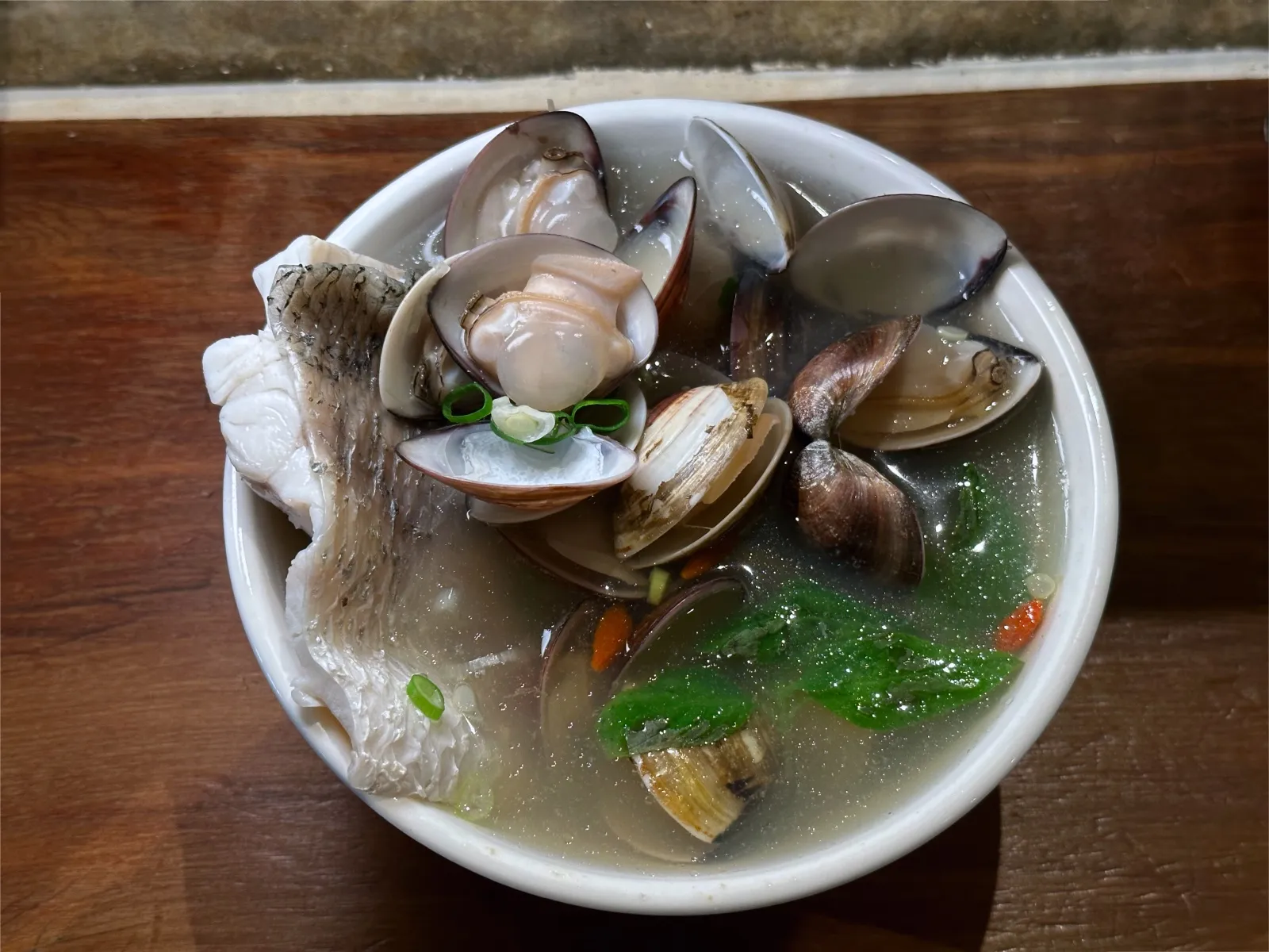 【 超人鱸魚 】新店區鱸魚魚片湯好喝之外，滷肉飯也好吃！