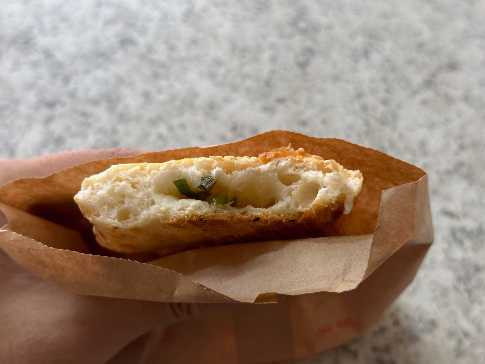 張吳記麵餅舖 黃橋燒餅咬一口