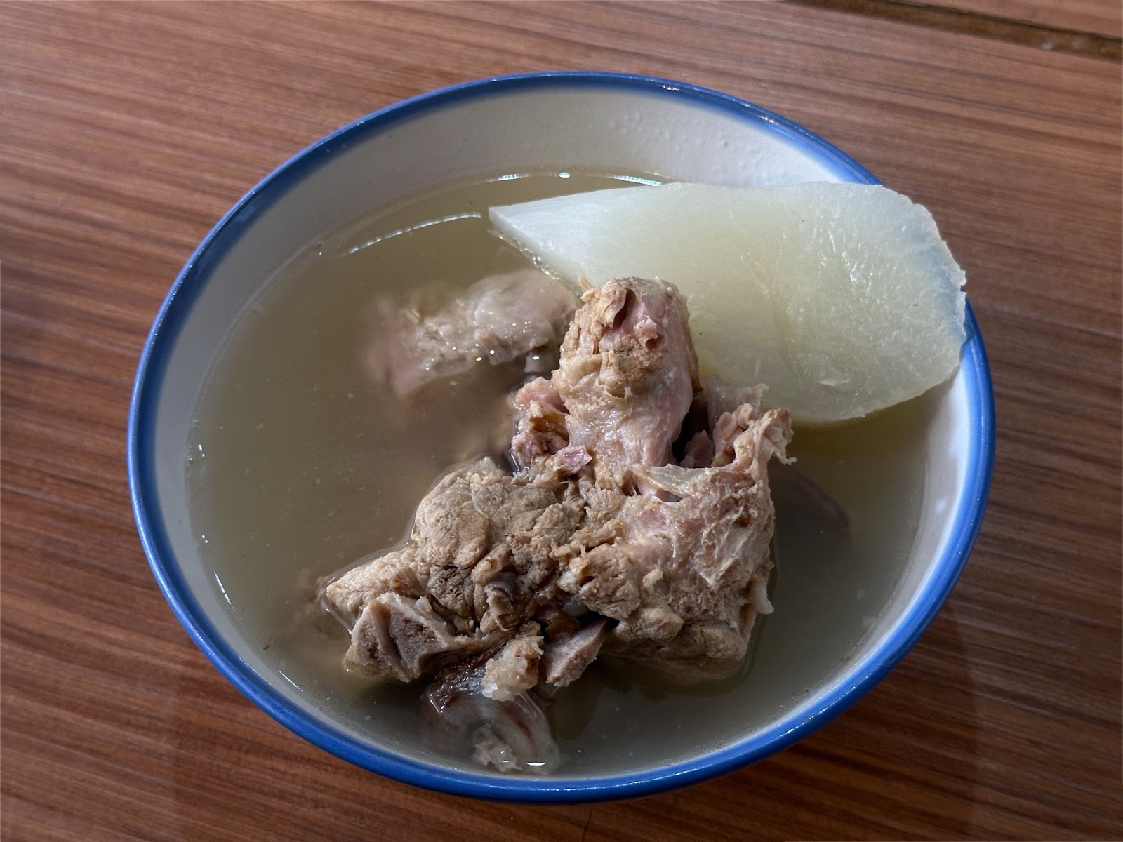 【 排骨湯，高麗菜飯 】高朋滿座的小店