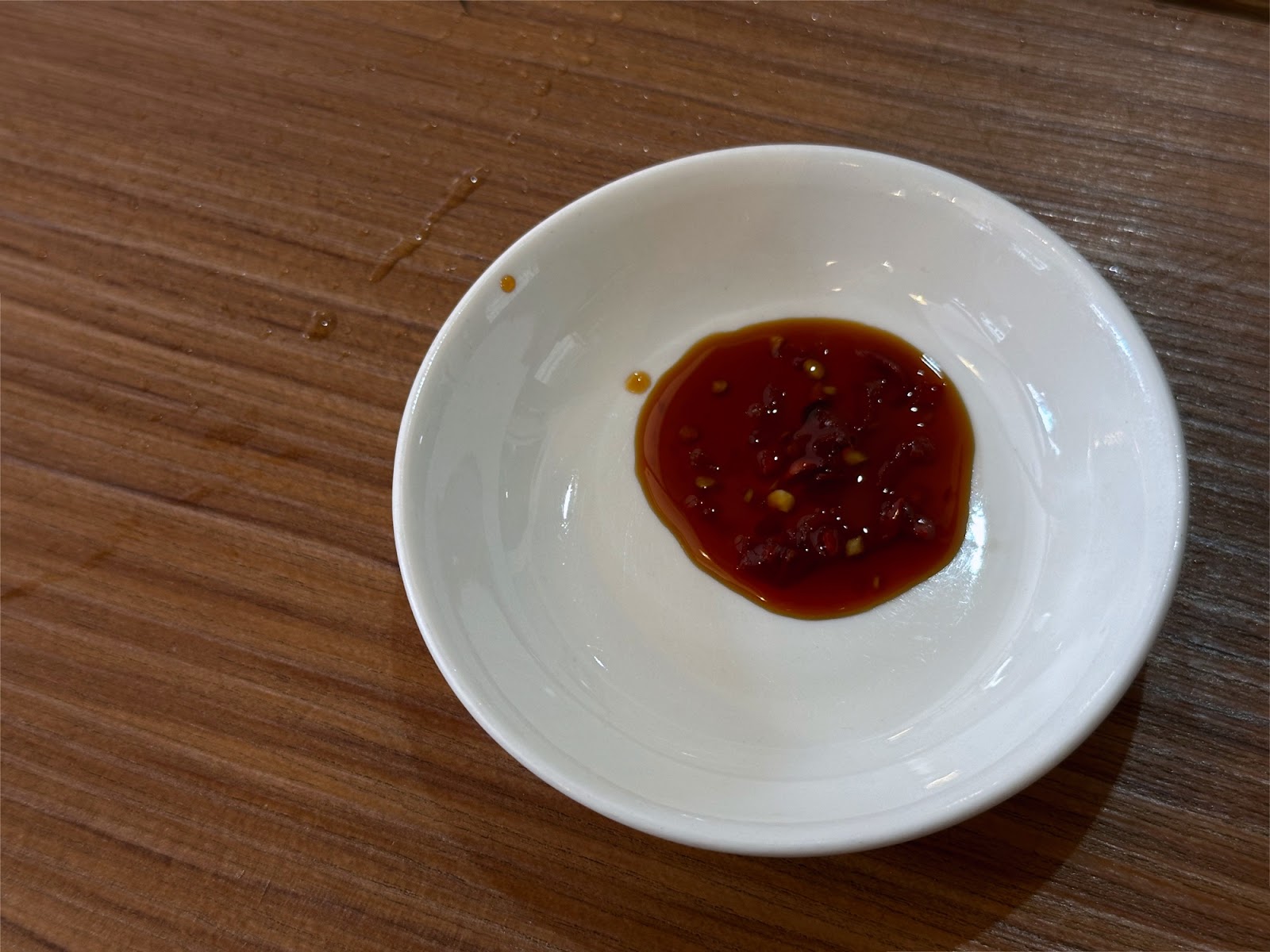排骨湯,高麗菜飯 醬油碟